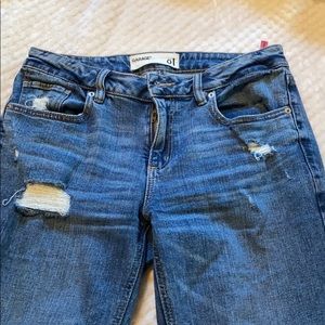 Mid to low waisted ripped garage jeans